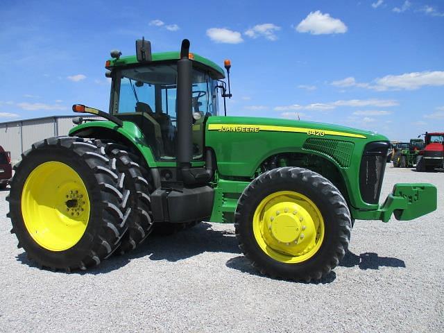 Image of John Deere 8420 equipment image 1