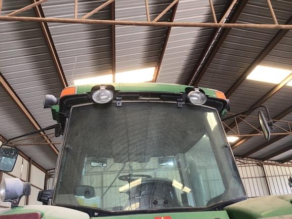 Image of John Deere 8520 equipment image 4