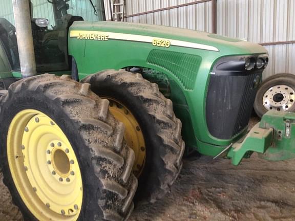 Image of John Deere 8520 equipment image 2