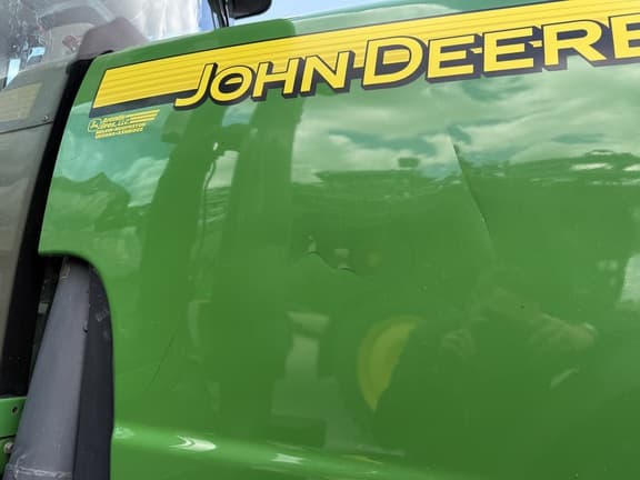 Image of John Deere 8520 equipment image 2