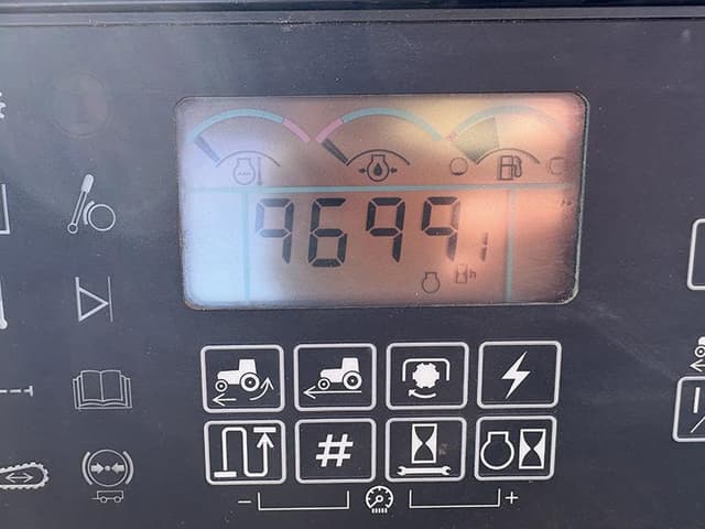 Image of John Deere 8520 equipment image 1