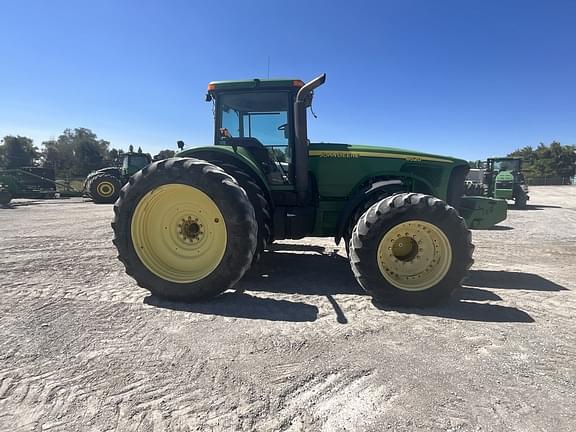 Image of John Deere 8520 equipment image 1