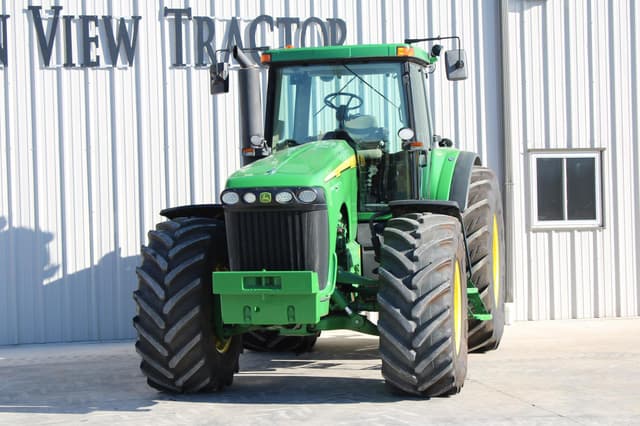 Image of John Deere 8520 equipment image 1