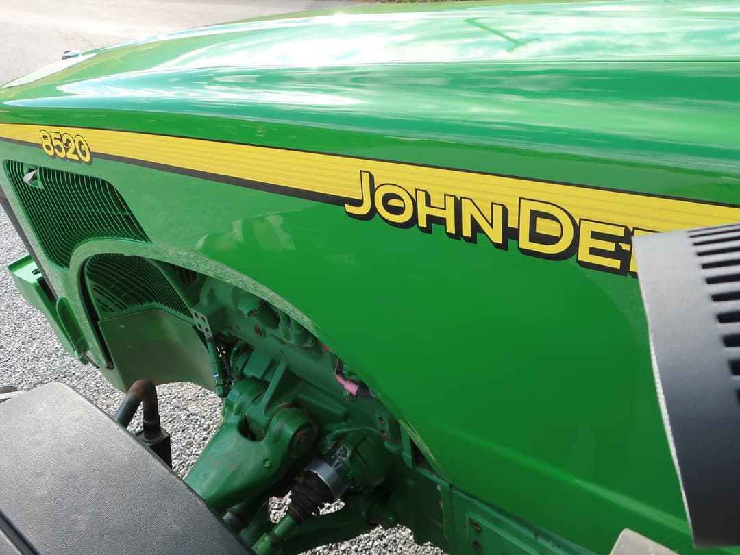 Image of John Deere 8520 Image 1
