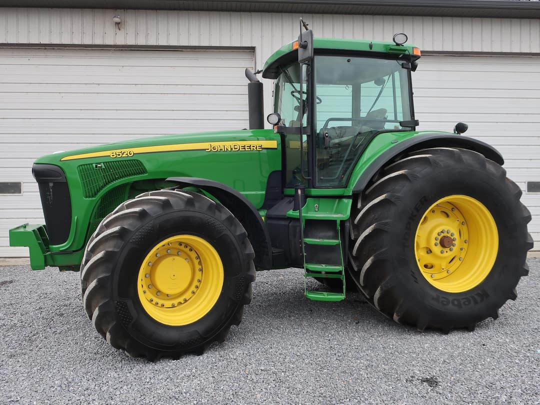 Image of John Deere 8520 Image 0