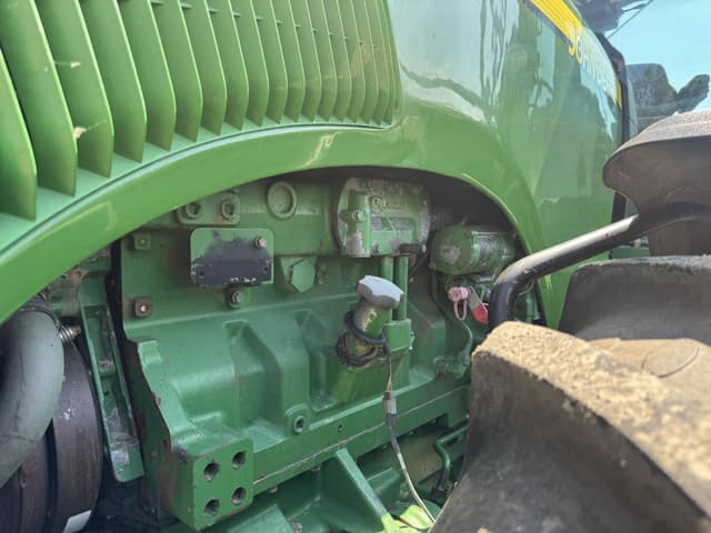 Image of John Deere 8520 equipment image 2