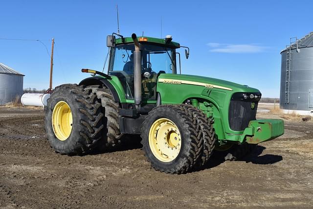 Image of John Deere 8520 equipment image 1