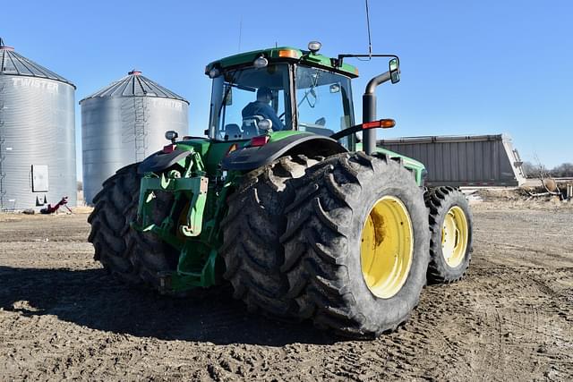 Image of John Deere 8520 equipment image 4