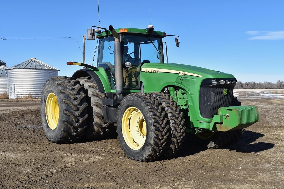 Image of John Deere 8520 Primary image