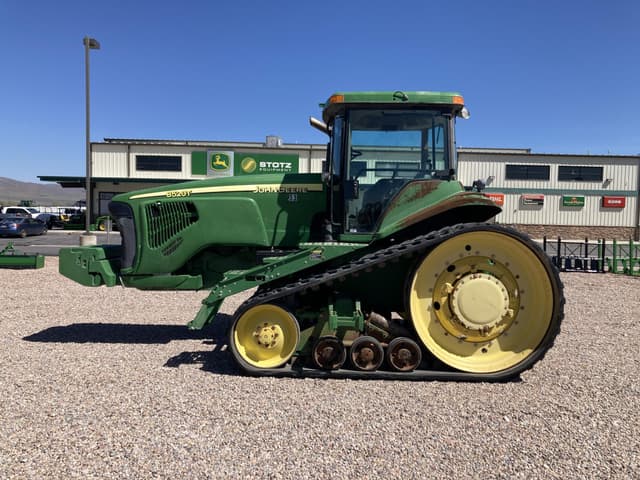 Image of John Deere 8520T equipment image 1