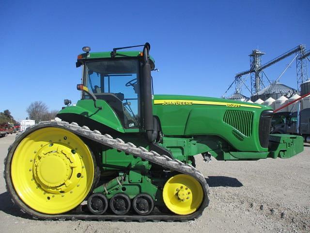 Image of John Deere 8520T equipment image 3