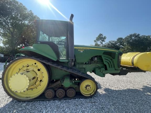 Image of John Deere 8520T equipment image 2