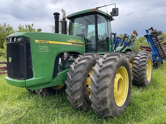 Image of John Deere 9220 equipment image 1