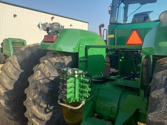 Image of John Deere 9220 equipment image 2