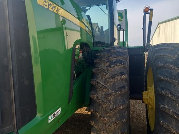 Image of John Deere 9220 equipment image 1