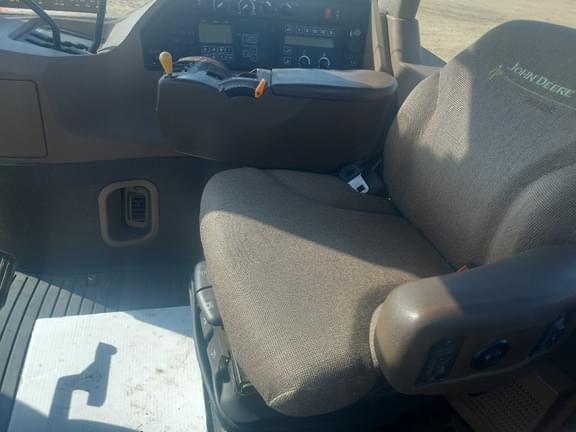 Image of John Deere 9220 equipment image 4