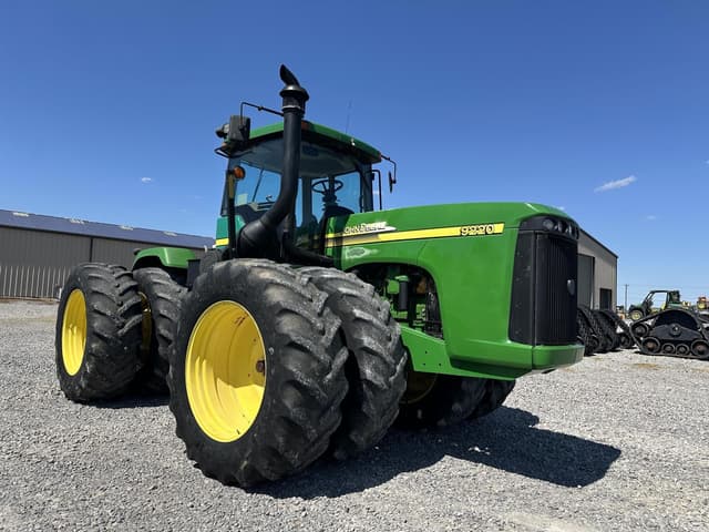 Image of John Deere 9220 equipment image 1