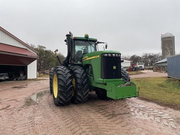 Image of John Deere 9220 equipment image 1