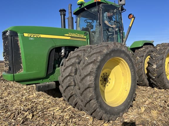 Image of John Deere 9220 equipment image 3