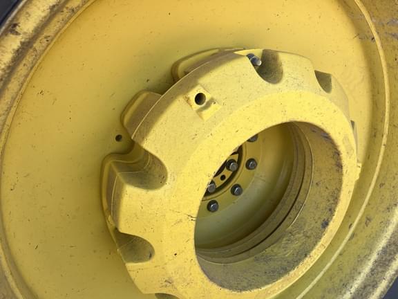 Image of John Deere 9220 equipment image 2