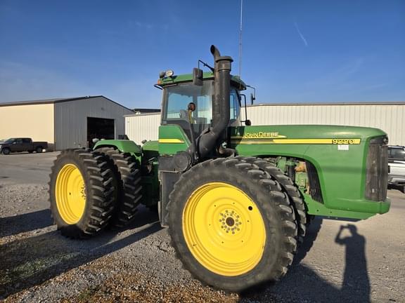 Image of John Deere 9220 equipment image 4