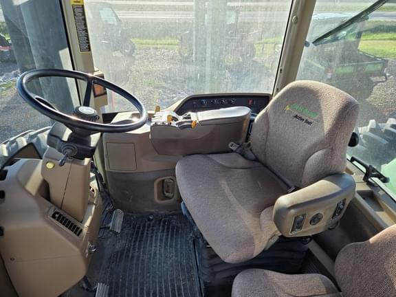 Image of John Deere 9220 equipment image 2