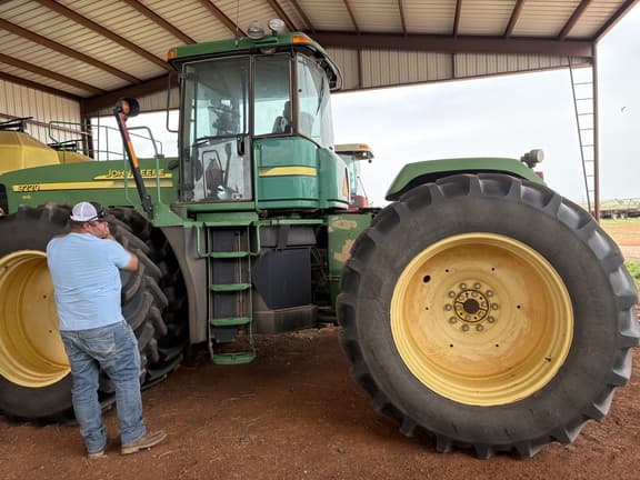 Image of John Deere 9220 equipment image 2