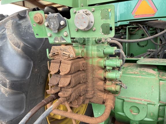 Image of John Deere 9220 equipment image 4