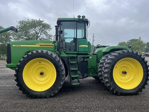 Image of John Deere 9220 equipment image 2
