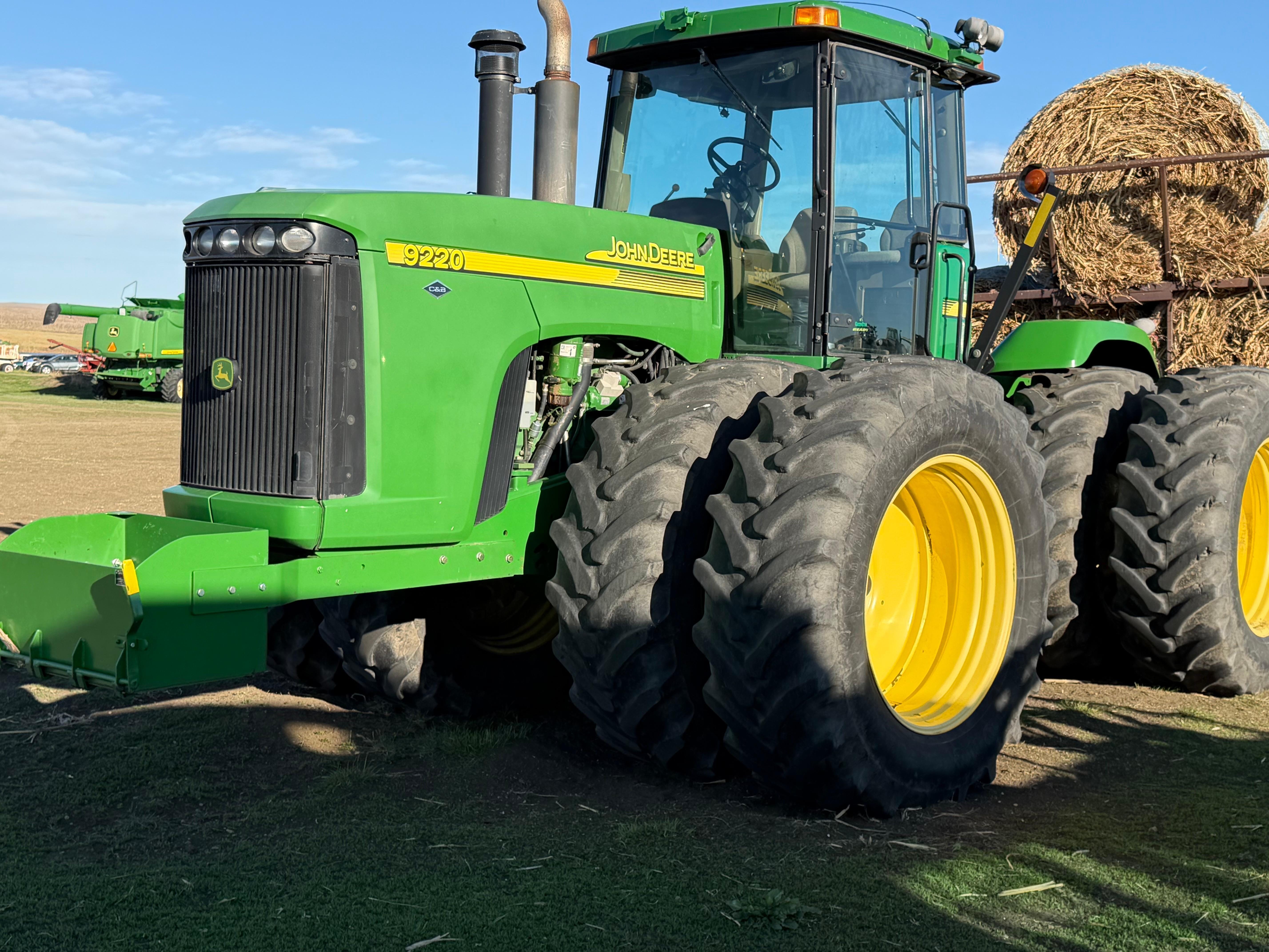 2002 John Deere 9220 Equipment Image0