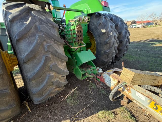 Image of John Deere 9220 equipment image 1