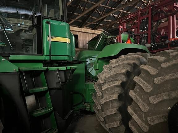 Image of John Deere 9520 equipment image 1