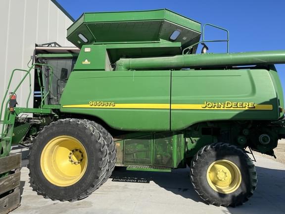 Image of John Deere 9650 STS equipment image 3