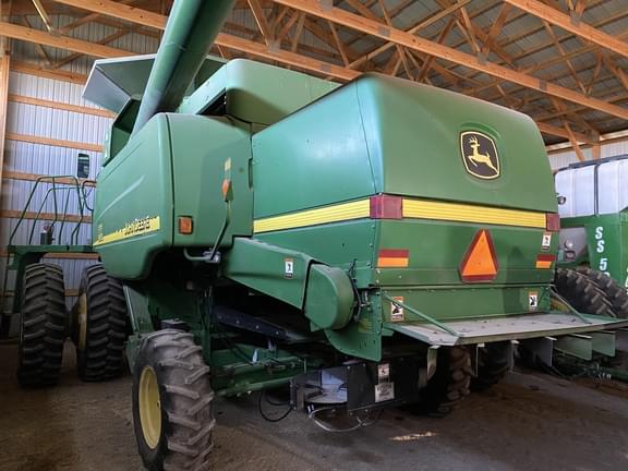 Image of John Deere 9560 equipment image 1