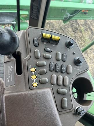 Image of John Deere 9750 STS equipment image 2
