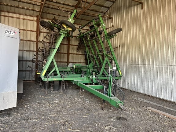 2002 John Deere 980 Image