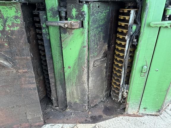 Image of John Deere 9970 equipment image 1