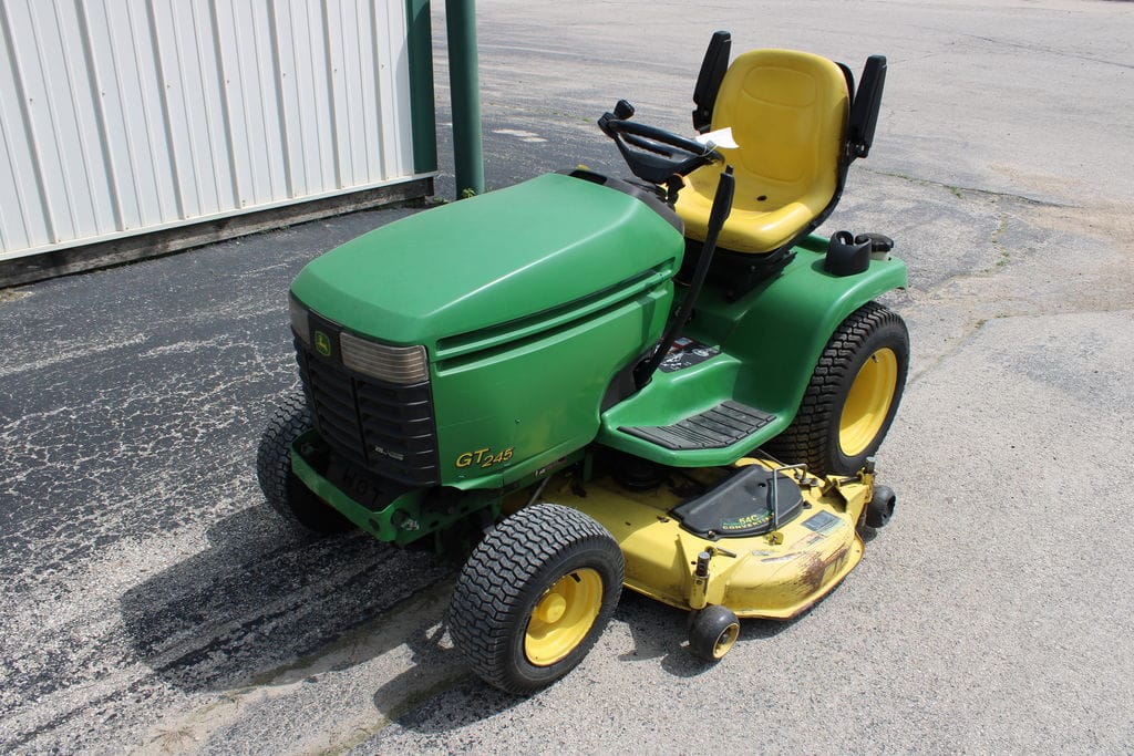 2002 John Deere GT245 Equipment Image0