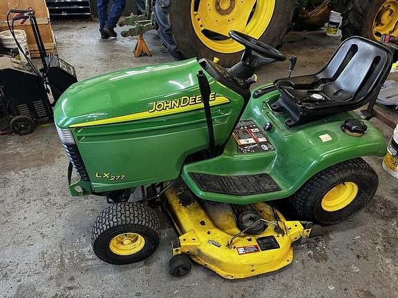 Image of John Deere LX277 equipment image 1