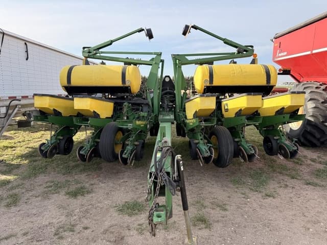 Image of John Deere 1760 equipment image 1