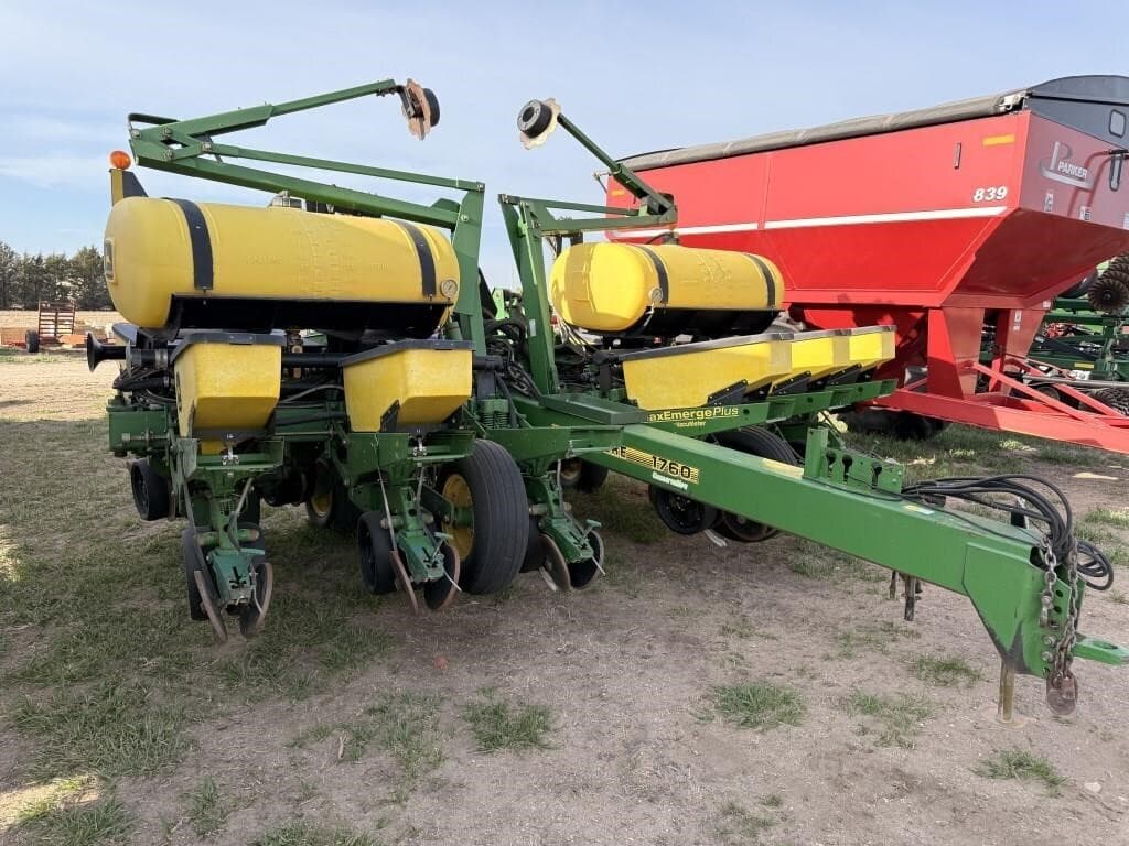 Image of John Deere 1760 Primary image