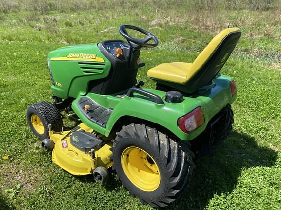 Image of John Deere X475 equipment image 3