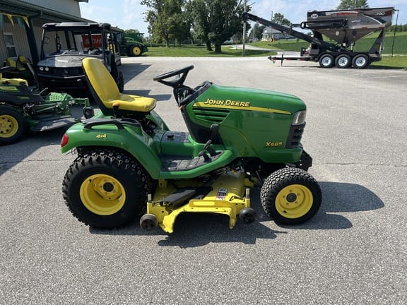 Main image John Deere X585