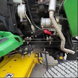 Image of John Deere X595 equipment image 4