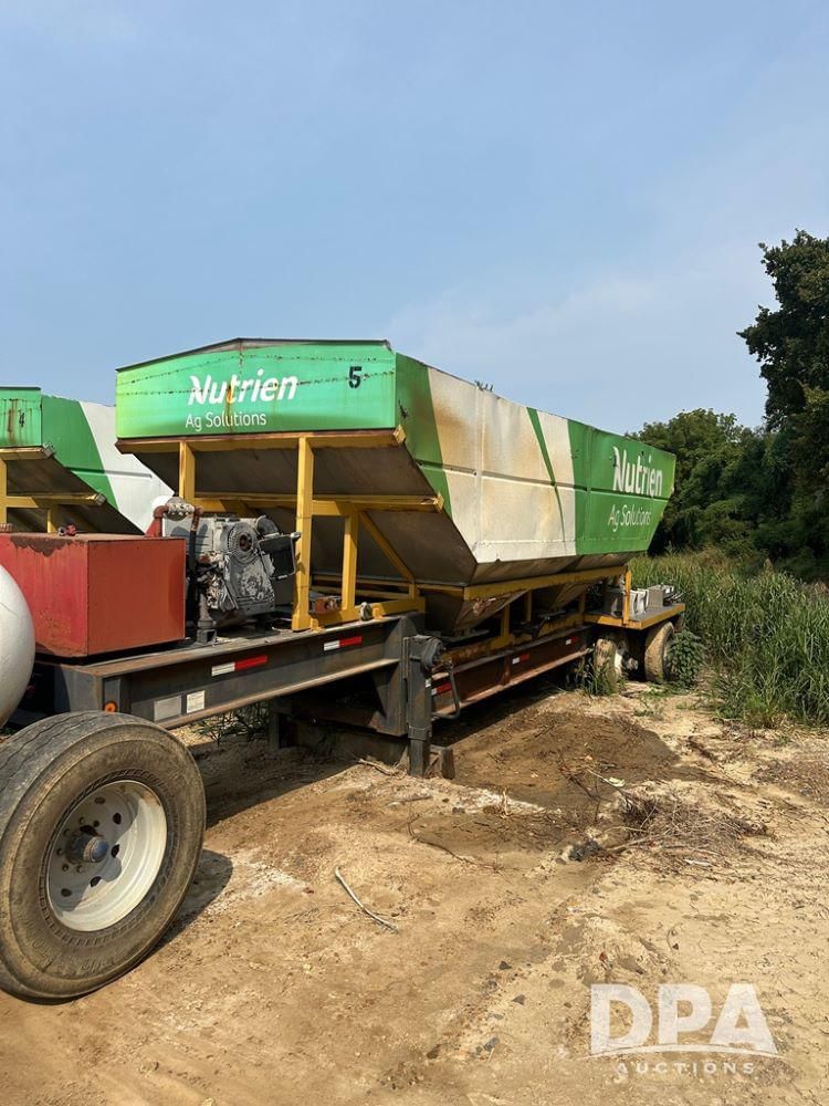 2002 KBH Fertilizer Chassis Equipment Image0