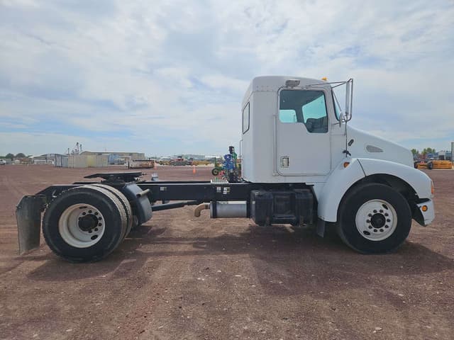 Image of Kenworth T300 equipment image 3