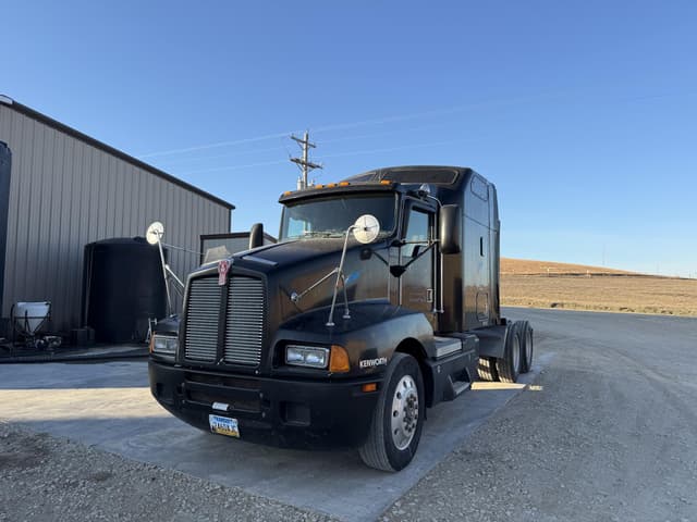 Image of Kenworth T600 equipment image 1