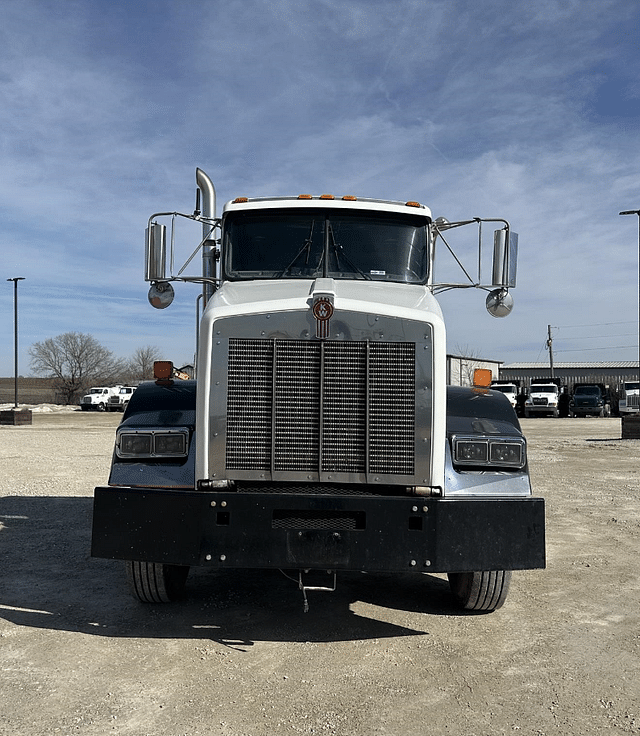 Thumbnail image Kenworth T800 7