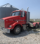2002 Kenworth T800 Image