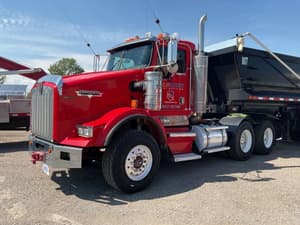 2002 Kenworth T800 Image